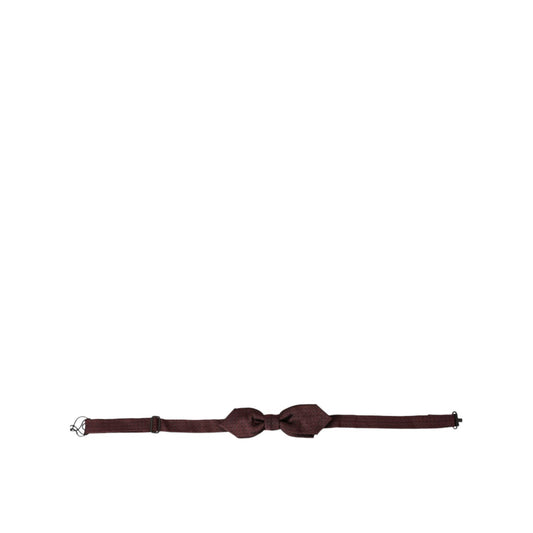 ربطة عنق أنيقة من الحرير باللون البوردو من دولتشي آند غابانا