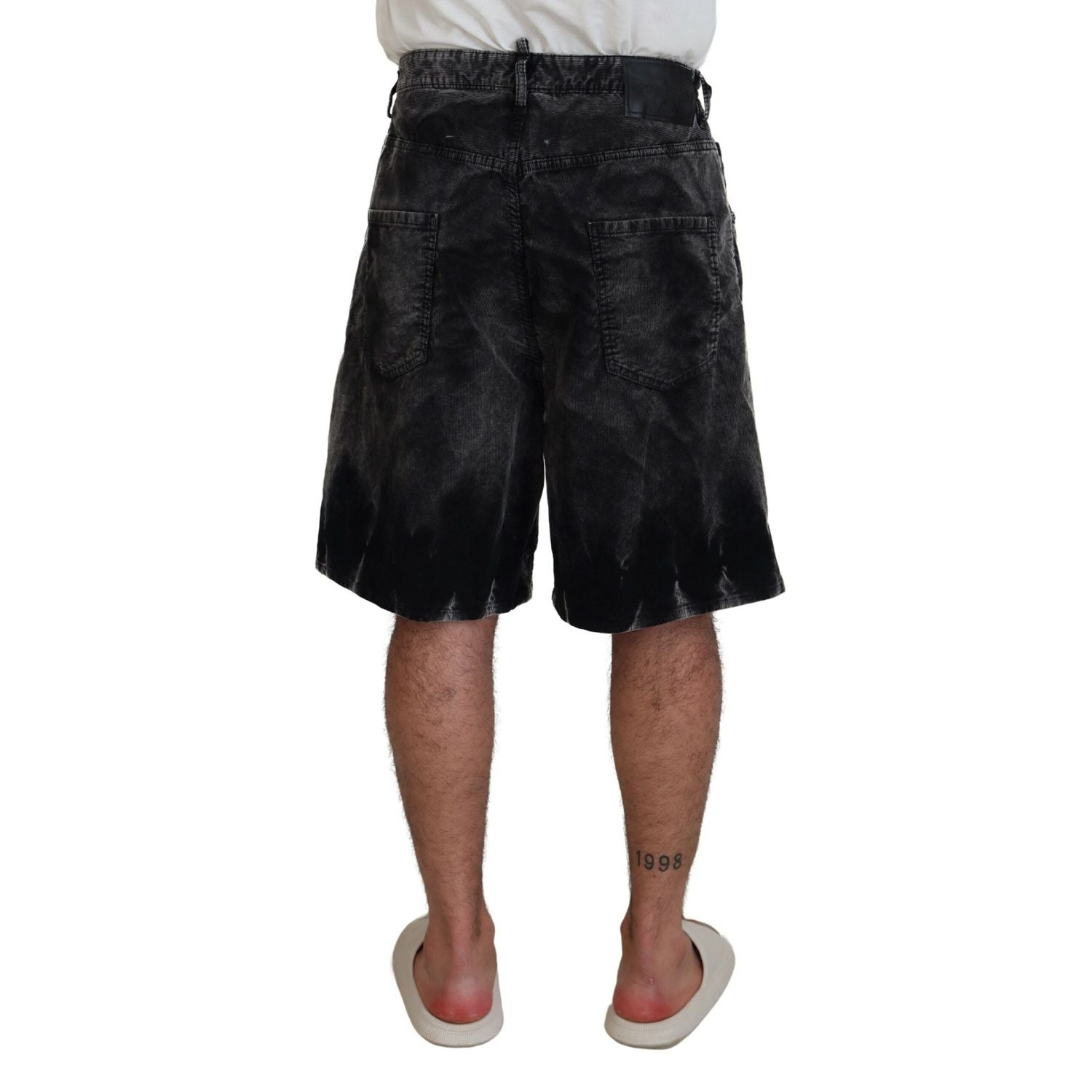 شورت برمودا من قماش مخملي رمادي من Dsquared²