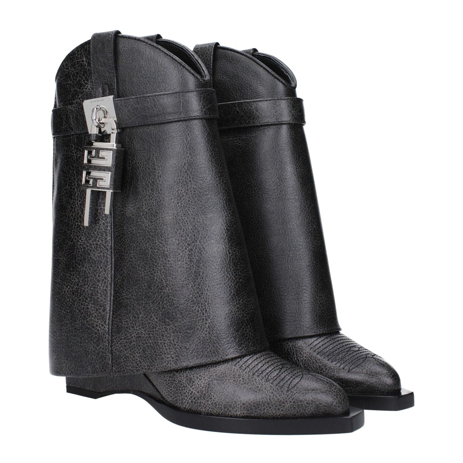 Front view with bag zipped and handles upright.