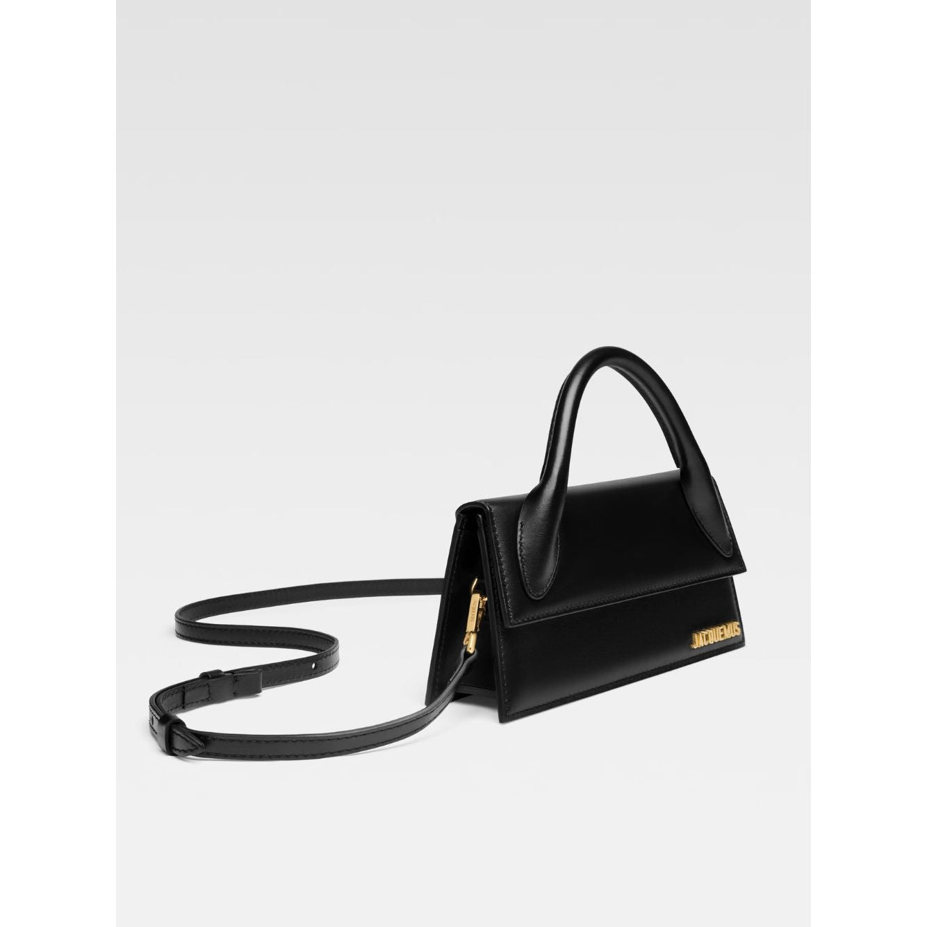 Front view with bag zipped and handles upright.