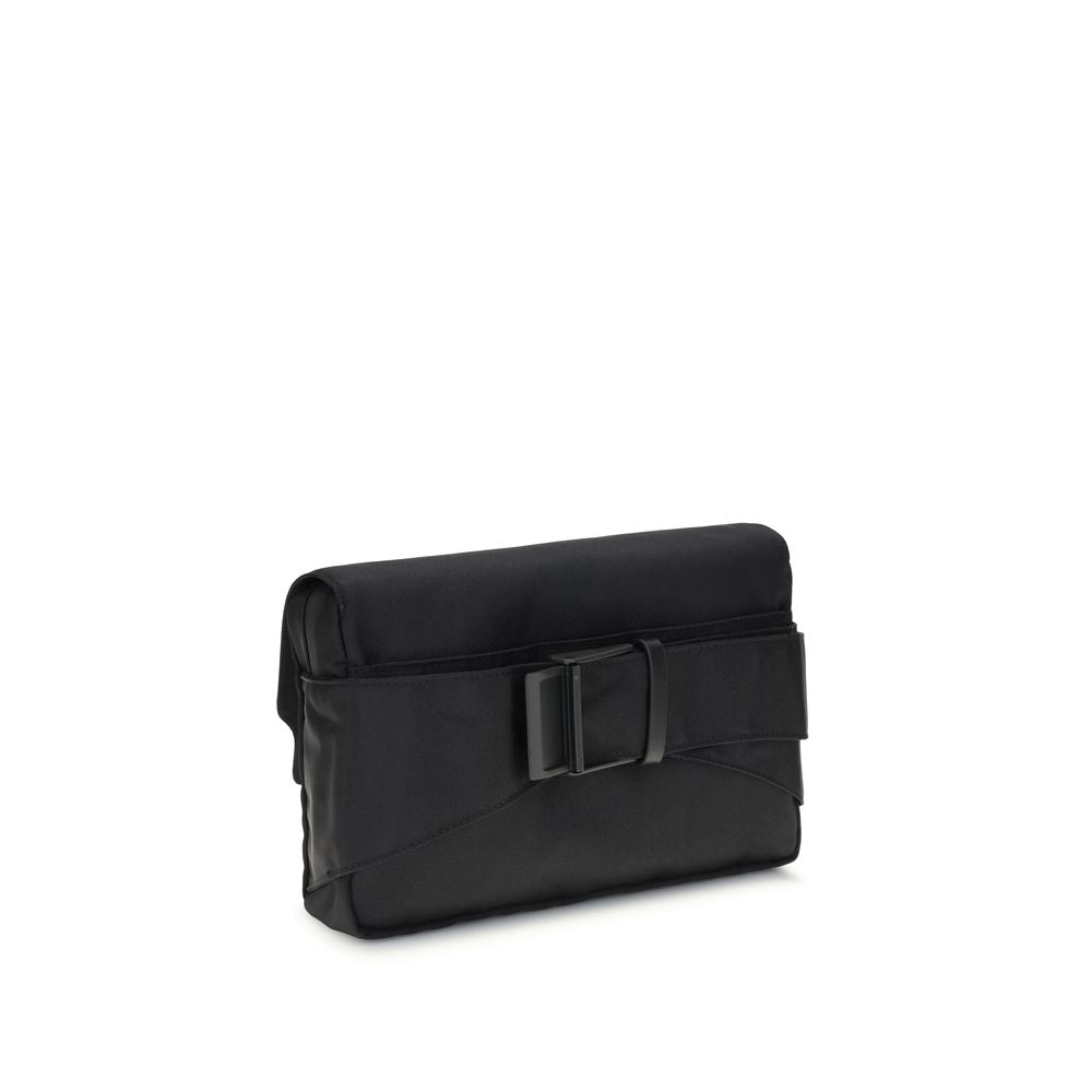 Front view with bag zipped and handles upright.